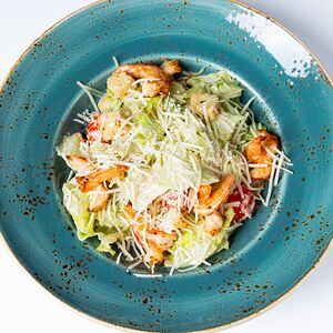 Цезарь с тигровыми креветками