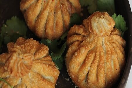 Хинкали со свининой и говядиной жаренные