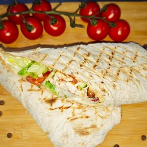 Шаурма в тонком лаваше из свинины с сыром