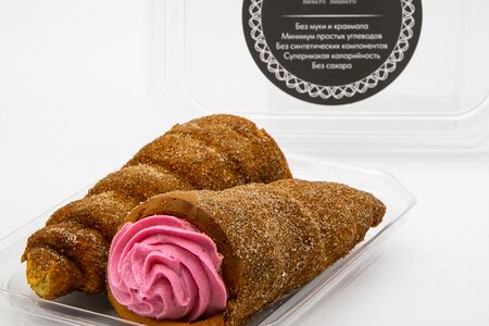 Пирожное Чешские трубочки с творожным кремом со вкусом клубники