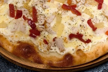 Пицца Гавайская с курицей и ананасом 35см