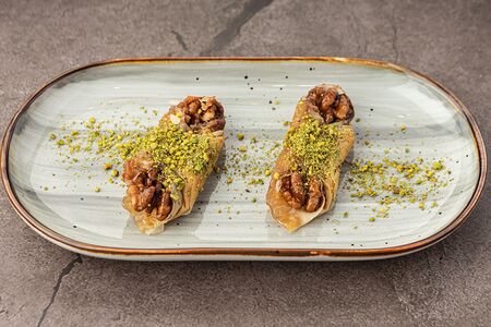 Сливочная пахлава с фисташками