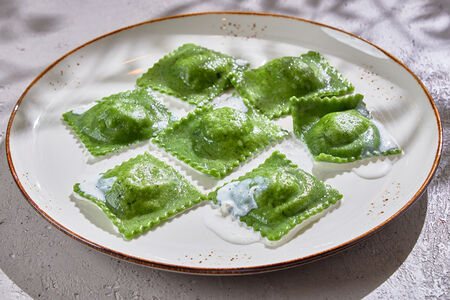 Равиоли с рикоттой и шпинатом