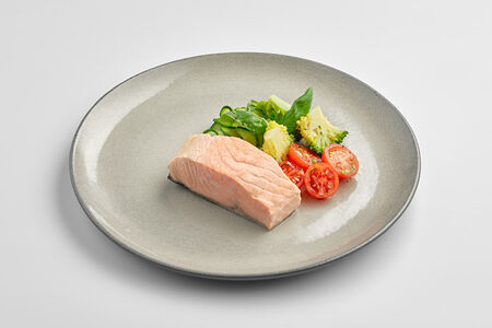 Лосось с овощами на пару