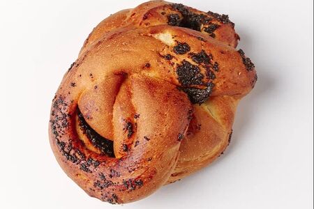 Булочка с маком