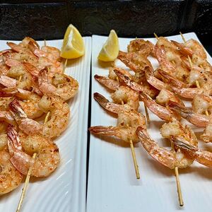 Креветки тигровые, жаренные на шпажках 