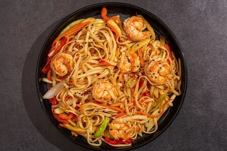 Вок с креветками