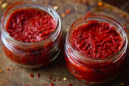 Аджика острая