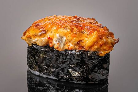 Гункан запечённый Спайси угорь 