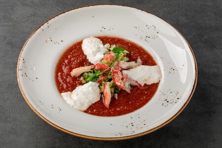 Гаспачо с крабом и страчателлой