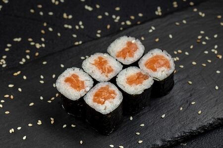 Ролл Саке маки