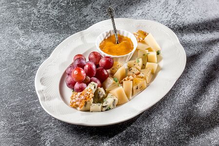 Тарелка итальянских сыров