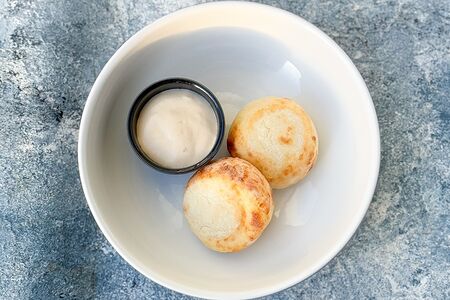 Сырники со сметаной