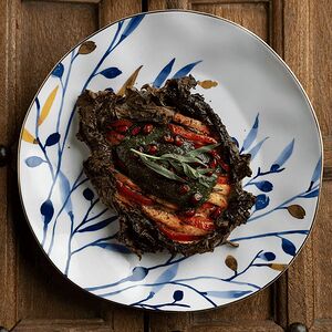 Филе форели в виноградных листьях