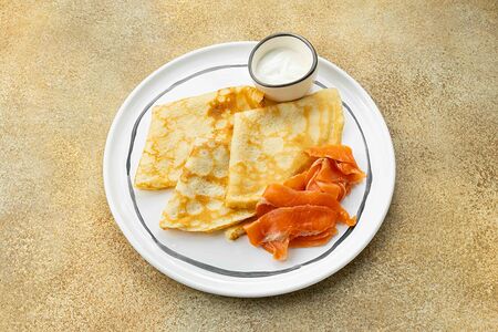 Блины с лососем и сметаной 