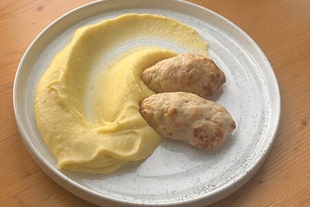 Картофельное пюре с куриными котлетками