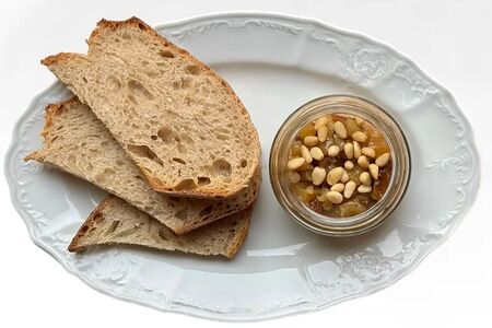 Паштет из печени цыплят с карамелизированной грушей