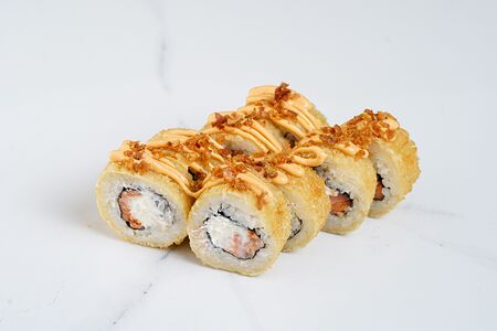 Жареный мини-бикини с лососем