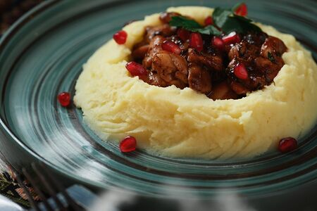 Курочка Ткемалидзе с картофельным пюре