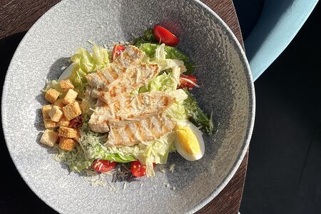 Азиатский Цезарь с куриной грудкой