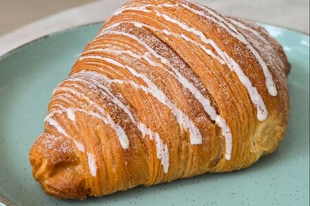 Круассан с ванильным заварным кремом