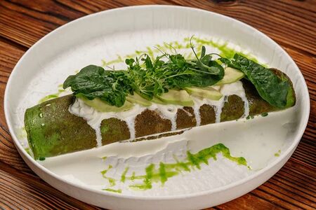 Омлет со шпинатом, страчателлой и авокадо