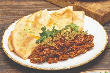 Бадриджани хизилала с грузинской лепешкой 