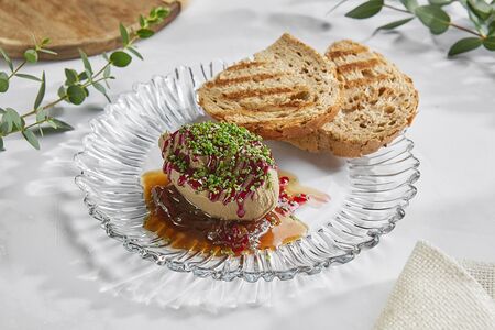 Паштет из куриной печени с луком конфи