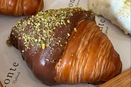 Круассан с молочным шоколадом