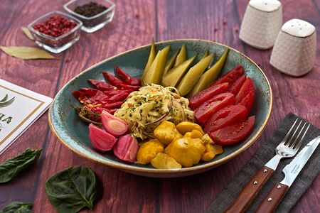 Ассорти домашних солений