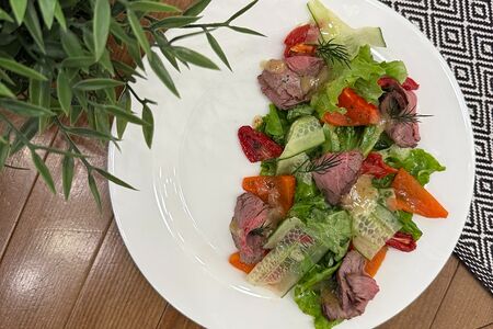 Салат с ростбифом