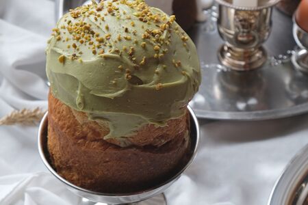 Кулич с фисташковым кремом