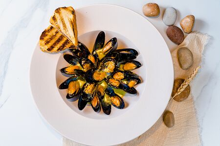 Мидии в соусе блю-чиз