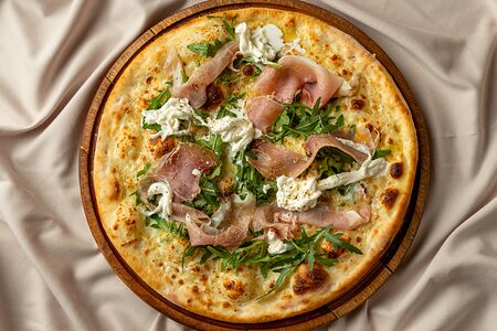 Прошутто, страчателла и рукола