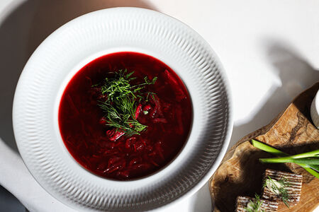 Борщ с говяжьими щечками