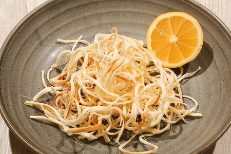 Сыр косичка копченый с лимоном