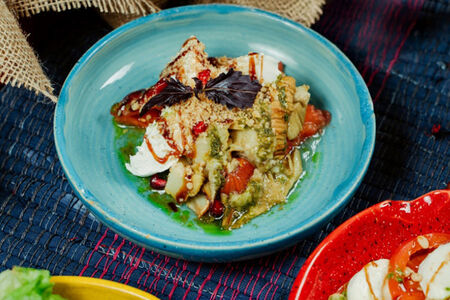 Салат с запеченым баклажаном и творожным сыром 