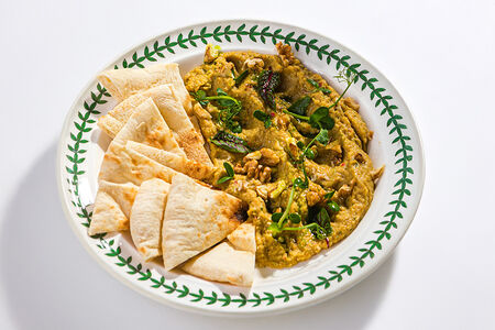 Хумус на оливковом масле с домашней питой