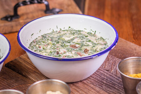 Окрошка на кефире с ветчиной