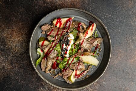 Салат с куриной печенью