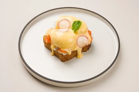 Бенедикт с форелью 