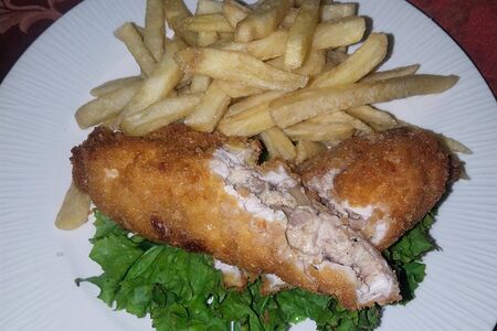 Куриное филе с начинкой с фри