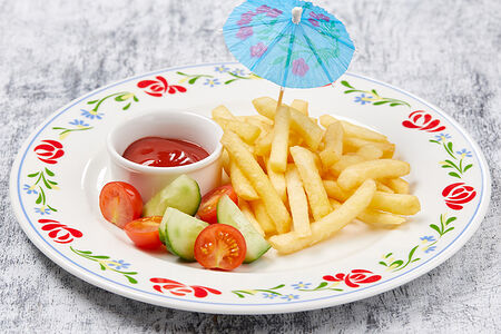 Картофель фри с кетчупом