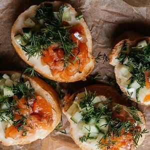 Слабосоленая сёмга на тостах