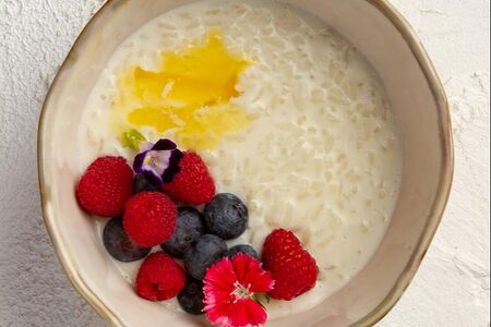 Овсянка с черникой и сливочной карамелью 