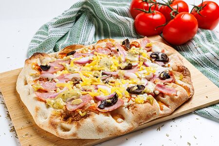 Римская пицца с ветчиной и горчичным соусом