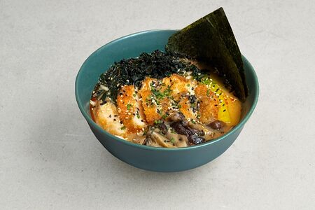 Нудл суп с курицей кацу