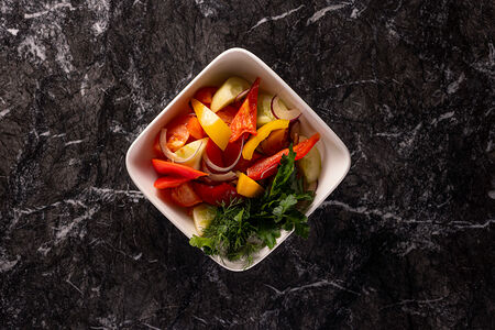 Салат деревенский из свежих овощей на горчичном масле