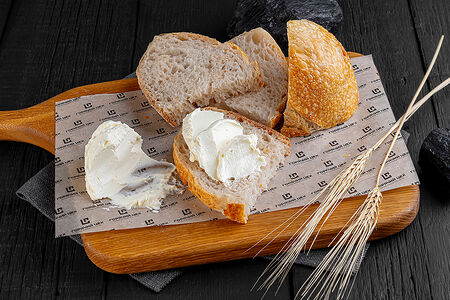 Хлеб ремесленный с копченым маслом