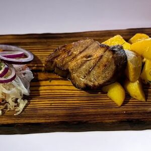 Запечённая шея с картофелем